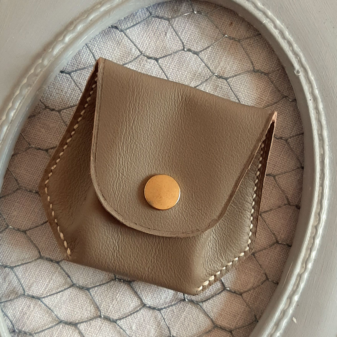 taupe 1